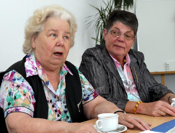 Foto: Irmgard Beeck (vorne) und Marlies Pokropowitz engagieren sich seit Jahrzehnten in der Landsmannschaft der Ostpreuen. Seit einigen Jahren auch im Vorstand.